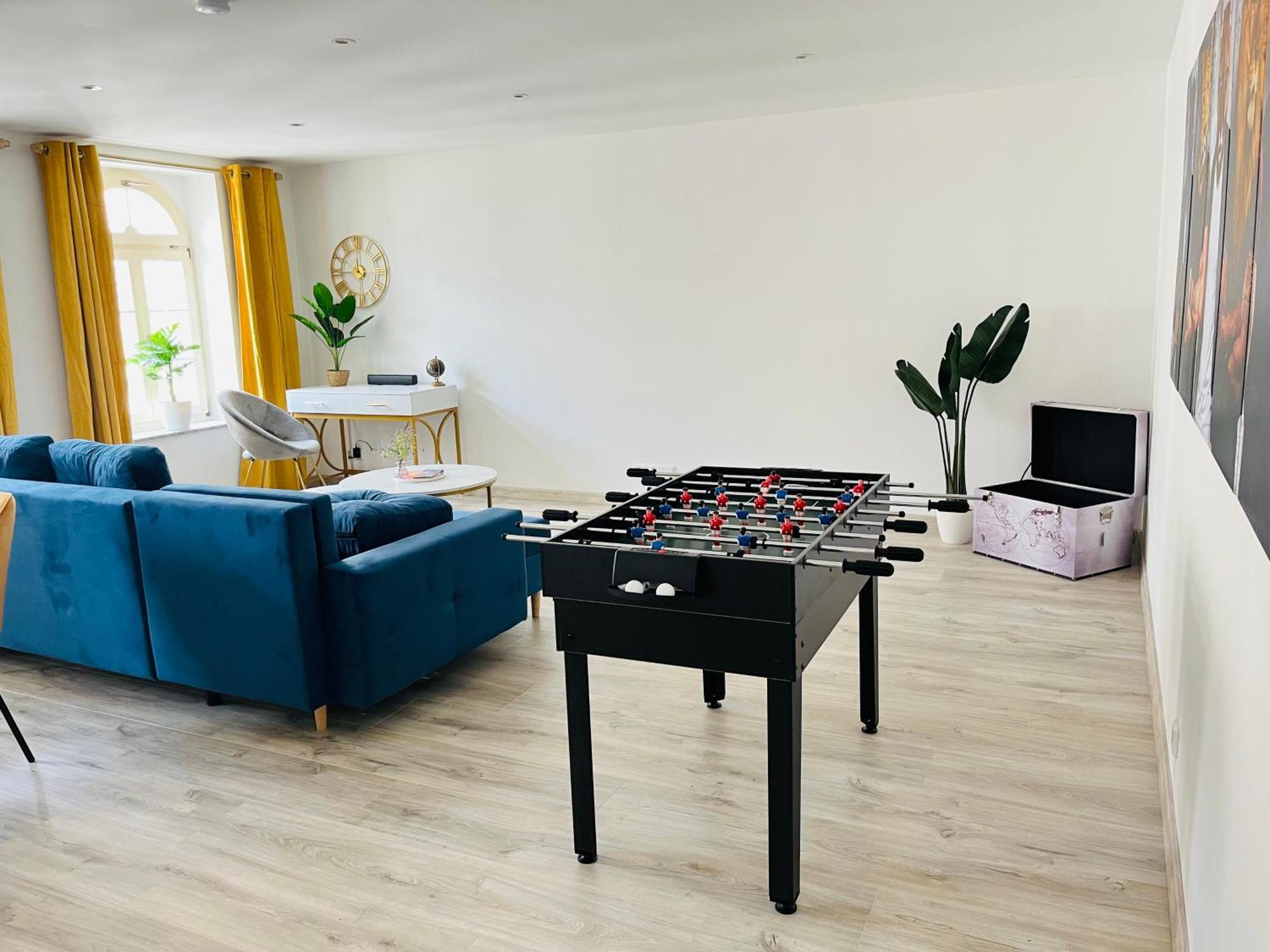 Filmap-Charmant-Modern-Zentral-Balkon-Beamer-Spieletisch ゲルリッツ エクステリア 写真