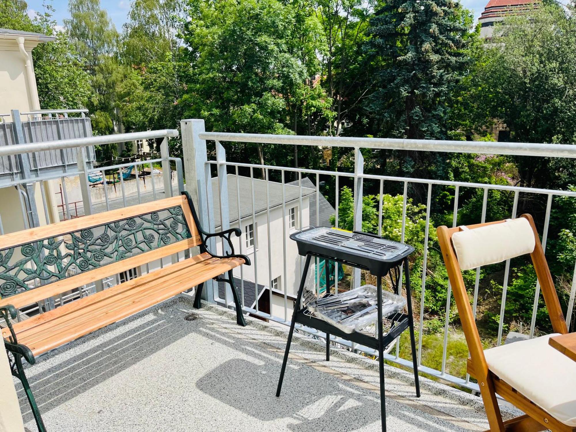 Filmap-Charmant-Modern-Zentral-Balkon-Beamer-Spieletisch ゲルリッツ エクステリア 写真