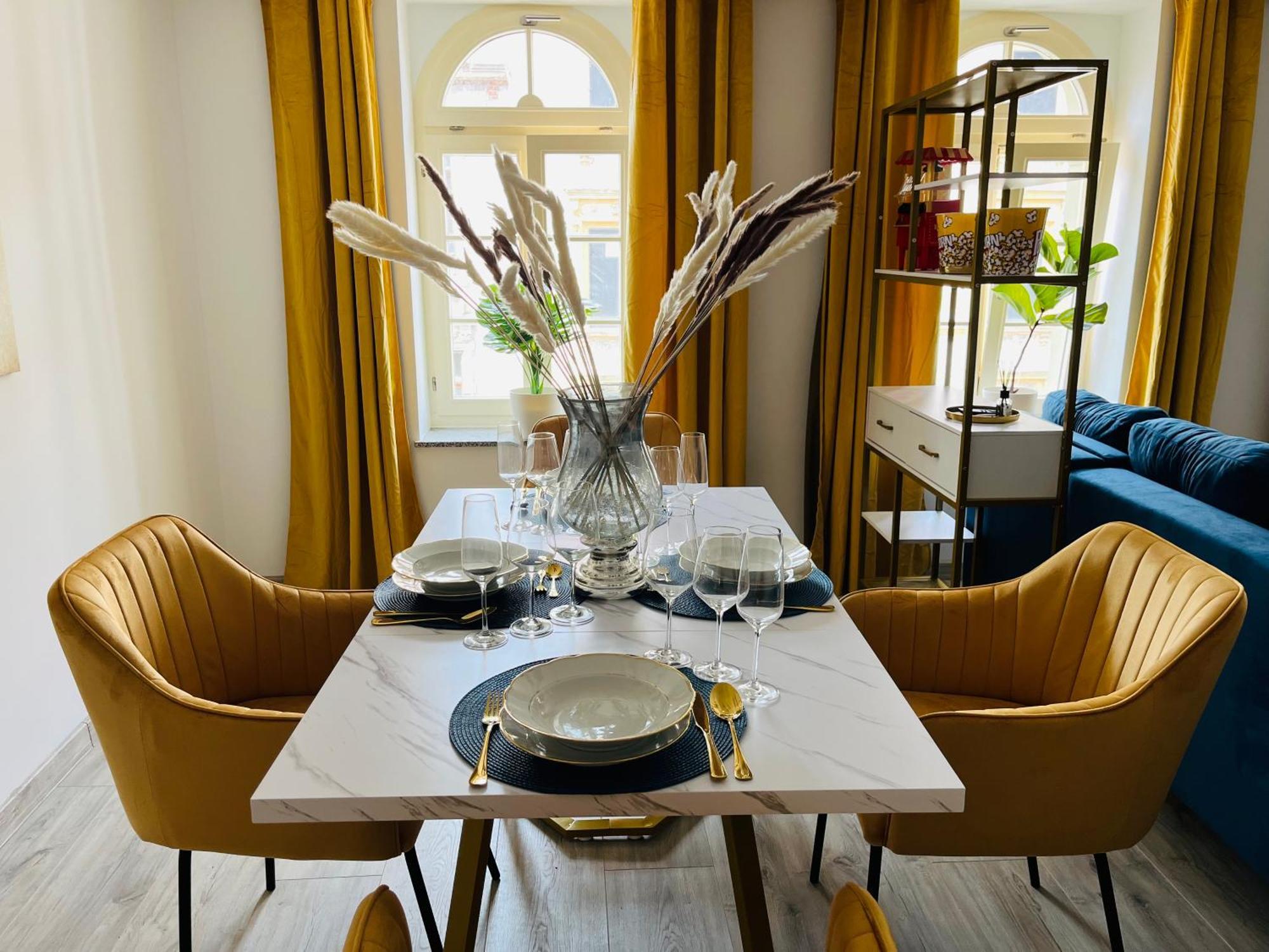 Filmap-Charmant-Modern-Zentral-Balkon-Beamer-Spieletisch ゲルリッツ エクステリア 写真